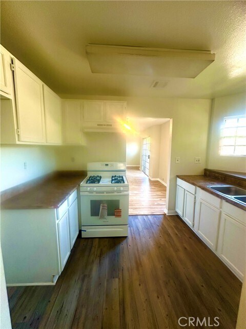 Building Photo - 525 S Main St