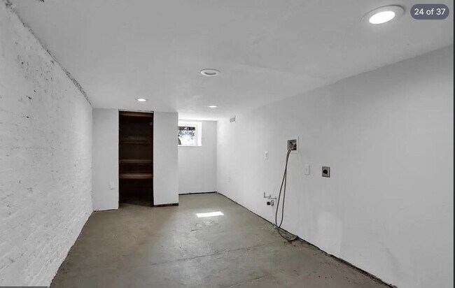 Building Photo - 1520 Holbrook St