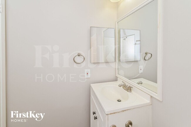 Building Photo - 15823 Baybriar Dr