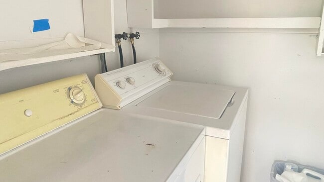 Building Photo - 177 Flanders C