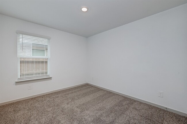 Building Photo - 1203 Hyde Lk Ln