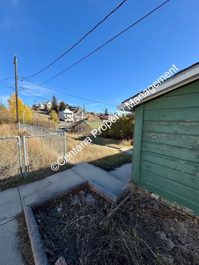 Building Photo - 2 bedroom 1 Bath House