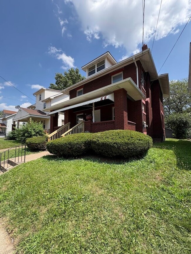 Building Photo - Four bedroom one bathroom home for rent