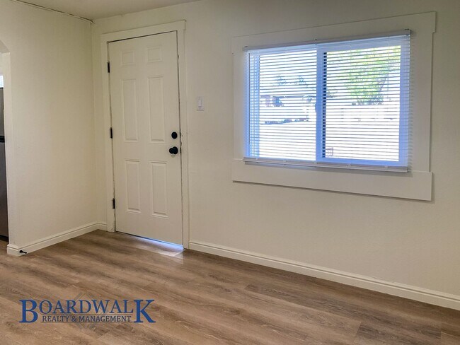 Building Photo - 1-Bedroom Home with Fenced Yard with fenced yard!