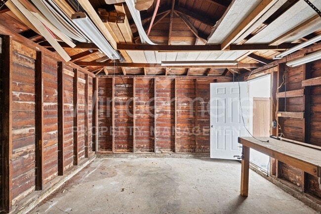 Building Photo - *MOVE IN SPECIAL * 1ST FULL MONTH FREE* Great 3-Bedroom Home IN The Garland District