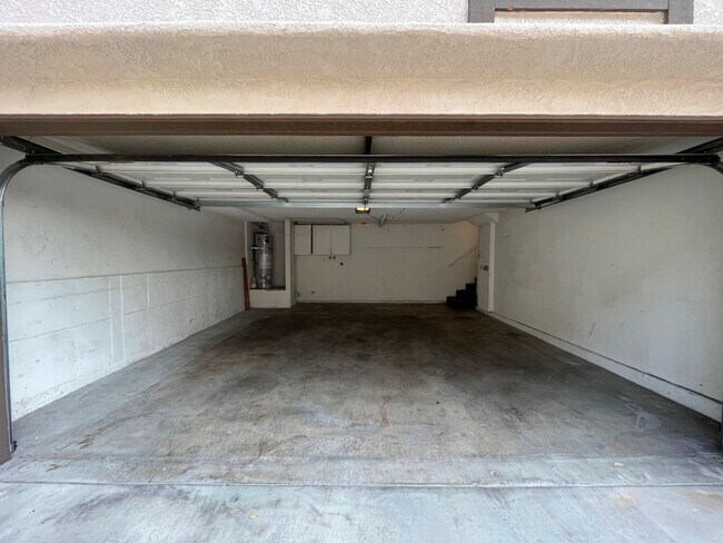 Building Photo - Northridge 3+2.5 in gated community w/pool...
