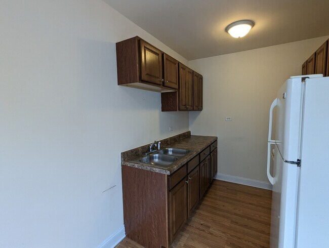Building Photo - 2600 N Kimball Ave