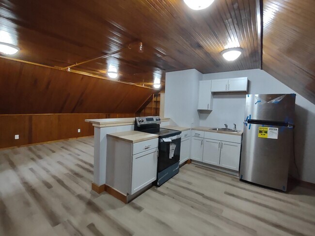 Building Photo - 109 Pleasant St