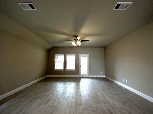 Building Photo - LAGOON Community, like new house.