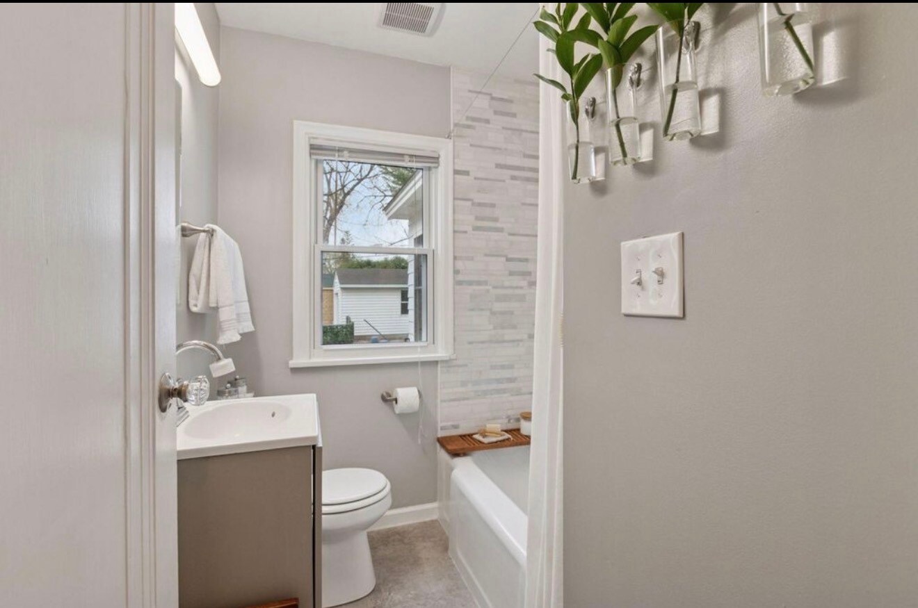 Building Photo - 5217 France Ave S