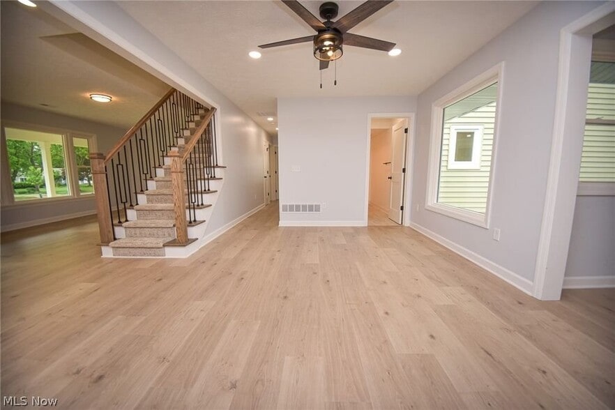 Building Photo - 263 Cardinal Dr