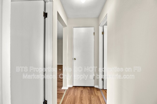 Building Photo - 305 N Pleasant View St