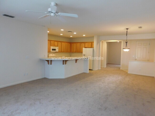 Building Photo - Spacious Elk Grove 3bd/2ba House with 2 Ca...