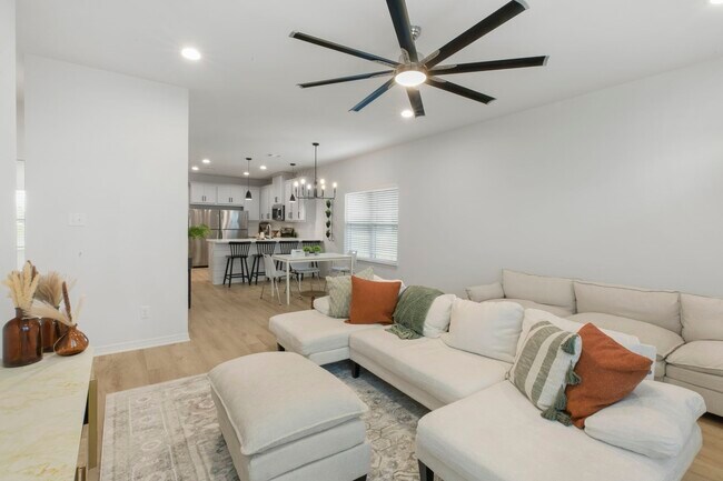 Building Photo - 226 Richards St