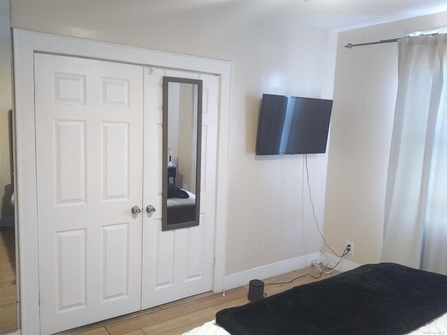 Building Photo - 164-03 119th Ave