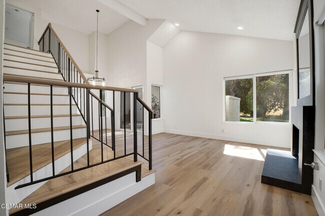 Building Photo - 974 Quarterhorse Ln