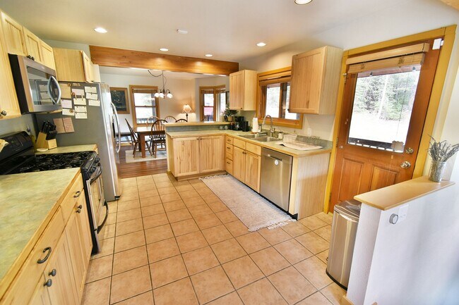 Building Photo - 4478 Montezuma Rd