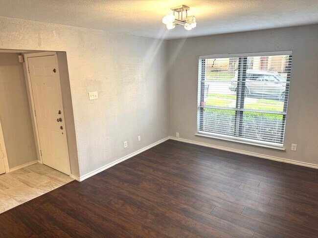 Building Photo - 312 Valley Park Dr