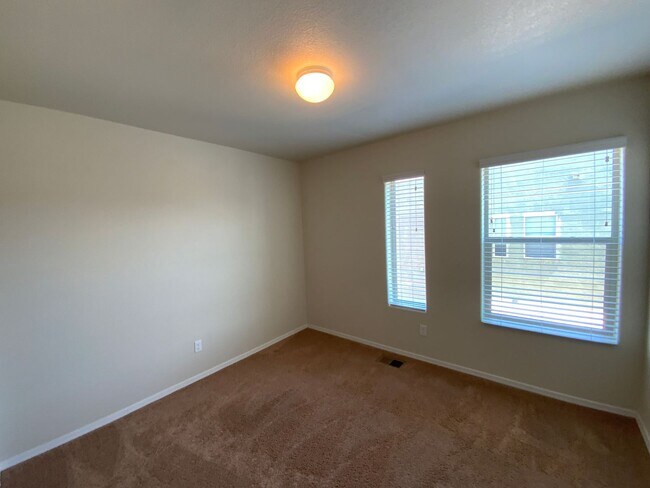 Building Photo - 4 Bedroom Home Available in Juan Tabo Hills!