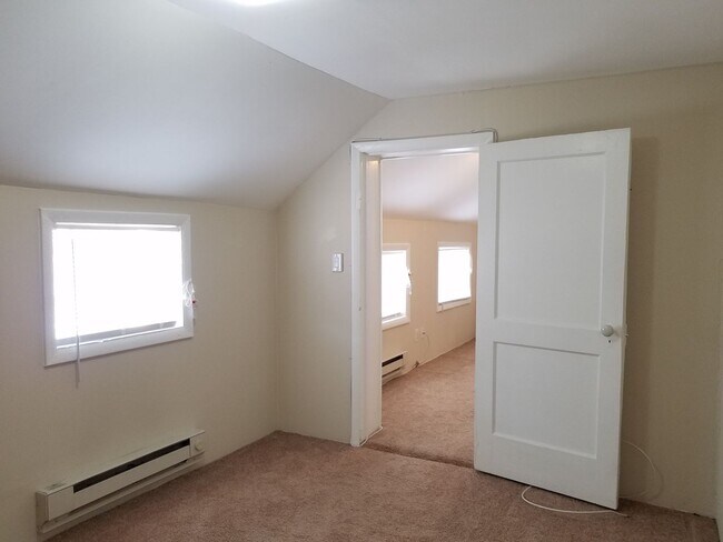 Building Photo - Charming townhouse in downtown Frederick r...