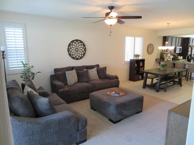 Building Photo - BRIGHT AND CLEAN 3 BED, 2 BATH, 1 STORY HOME IN ELK GROVE