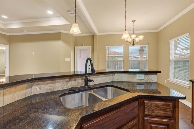 Building Photo - 6905 Anastasia Dr