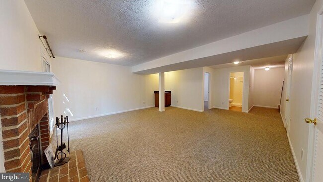 Building Photo - 5739 Oakshore Ct