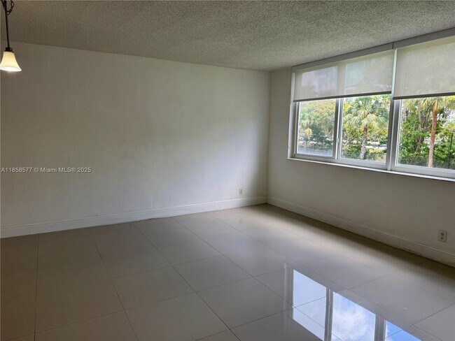 Building Photo - 9143 SW 77th Ave