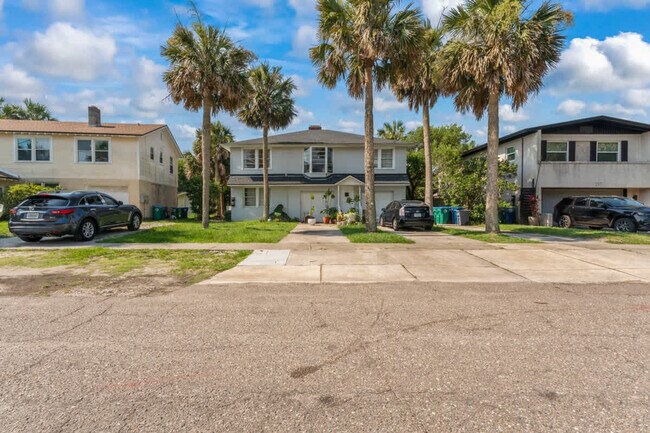 Building Photo - 215 Oleander St