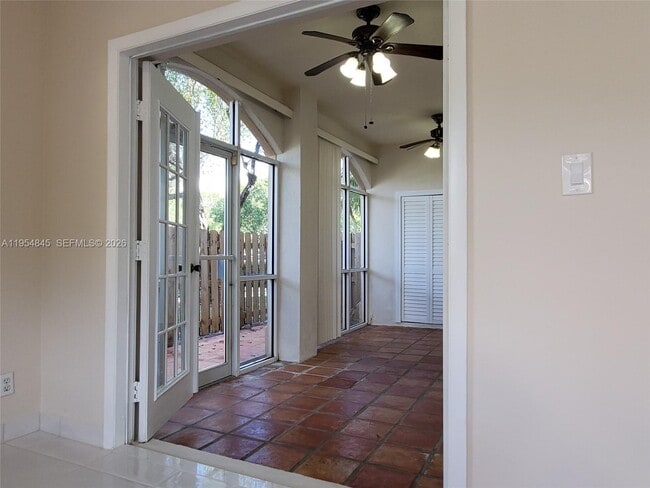 Building Photo - 561 Racquet Club Rd