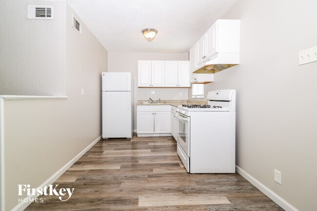 Building Photo - 11091 Saxonhall Dr