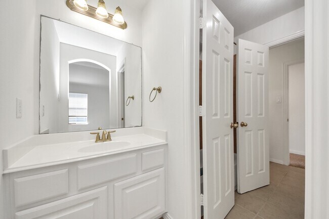 Building Photo - 17222 Red Oak Bend Dr