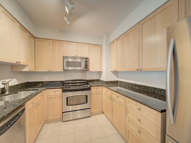 Building Photo - 3101 N Hampton Dr