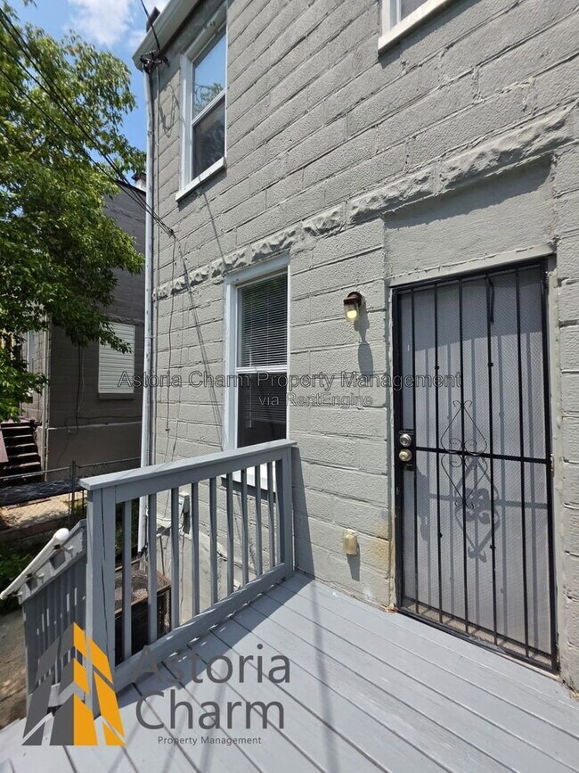 Building Photo - 607 E 41st St