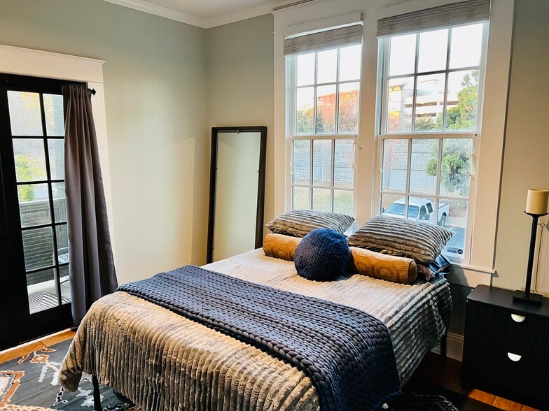 Building Photo - 943 N Ormewood Park Dr SE