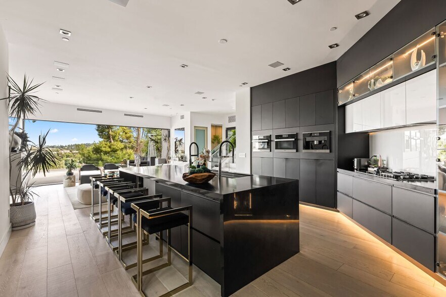 Building Photo - 5170 Medina Rd