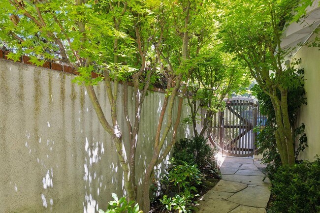 Building Photo - Beautiful Ranch Home with Bonus Room & Detached ADU | Minutes to Downtown