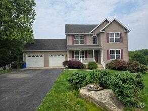 Building Photo - 3 Bed, 2.5 Bath Single Family Home in Mart...