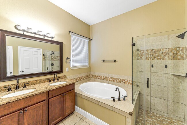 Building Photo - 18318 W Williams Bend Dr