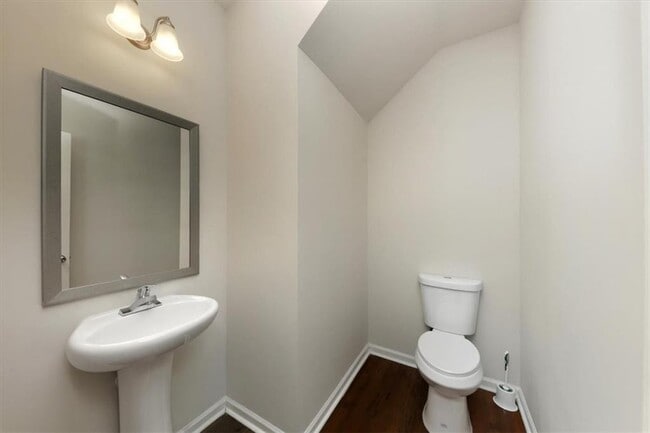 Building Photo - 541 Tulip Ln