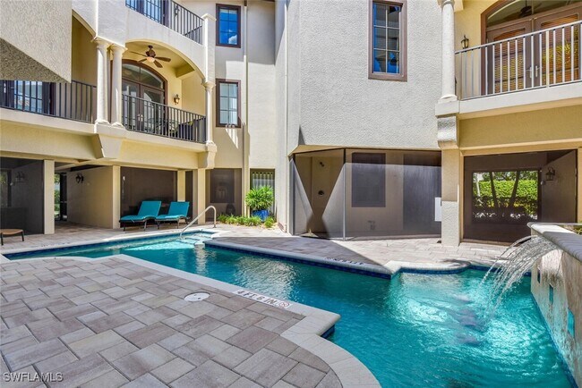 Building Photo - 684 10th Ave S