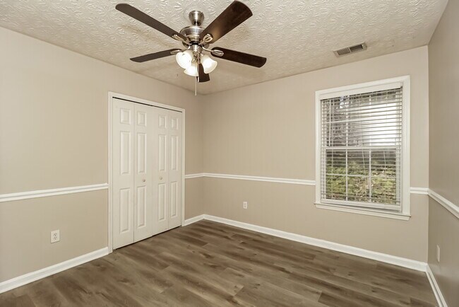 Building Photo - 3130 Kirkwood Dr NW