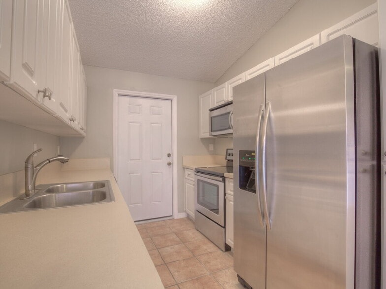 Building Photo - 17881 SW 143rd Ct