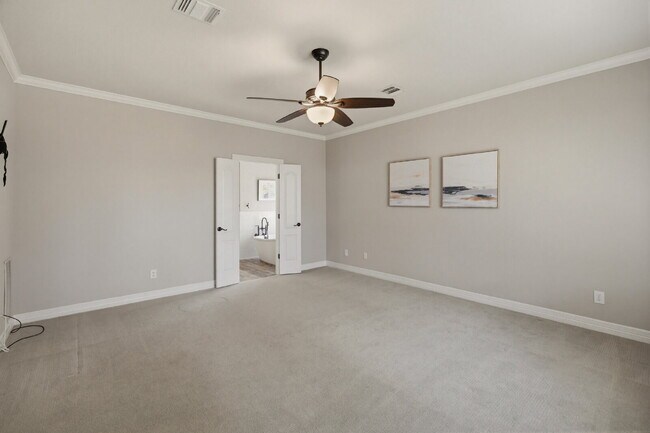 Building Photo - Perfect blend of comfort, style, and convenience.