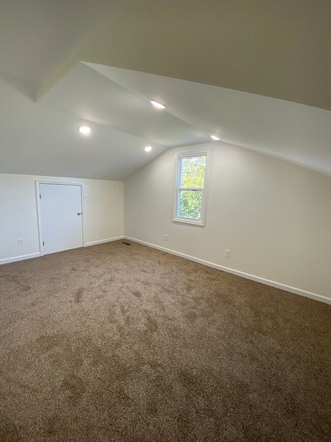 Building Photo - 628 E Tombigbee St