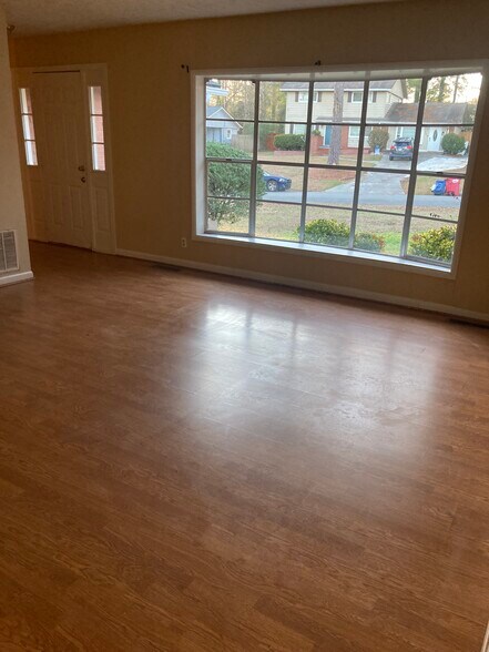 Living room - 629 Forest Lake Dr N