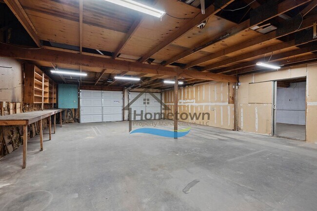 Building Photo - 3 Bedroom Home with Attached 3-Bay Garage ...