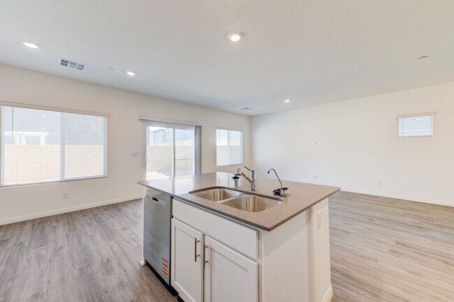 Building Photo - Newly Built 4 bedrooms in Cadence