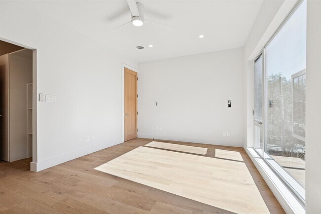 Building Photo - 3514 Mt Vernon St