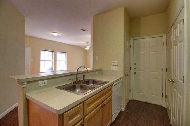 Building Photo - 2920 Thrushwood Dr